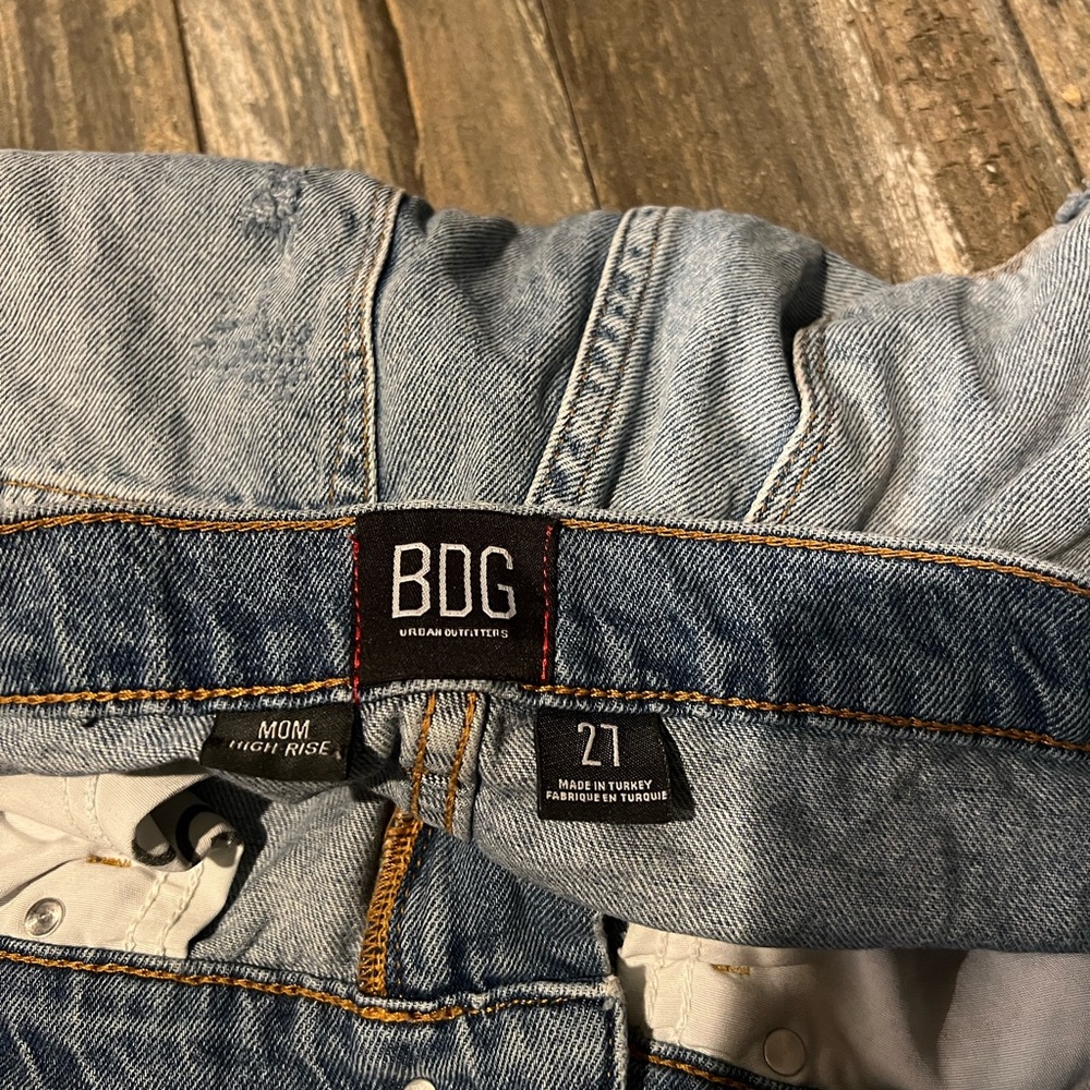 Mom High Rise Ripped Jeans - Picture 3 of 4